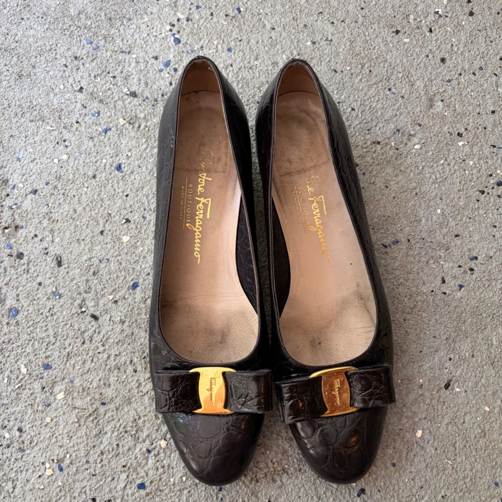 Salvatore Ferragamo Dark Brown Croc Embossed Vara Bow Block Heel Pumps 9 C - Picture 1 of 6